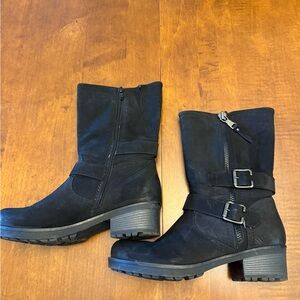 White Mountain Black thick sole Boots